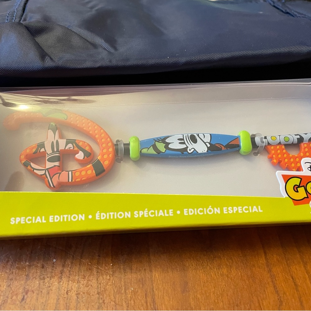 Disney Goofy 90th Key